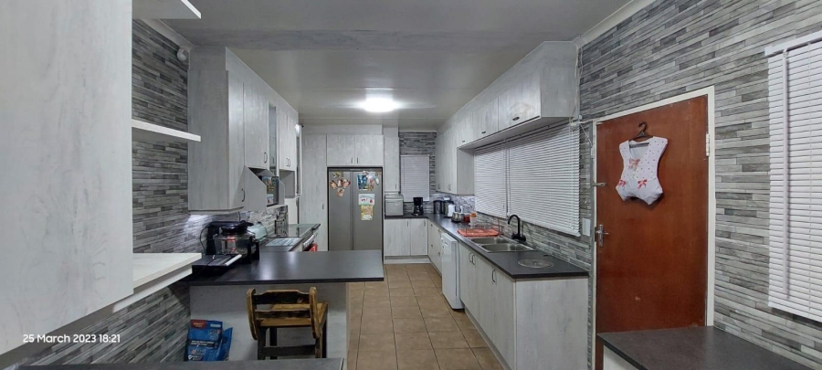 3 Bedroom Property for Sale in Geelhoutpark North West